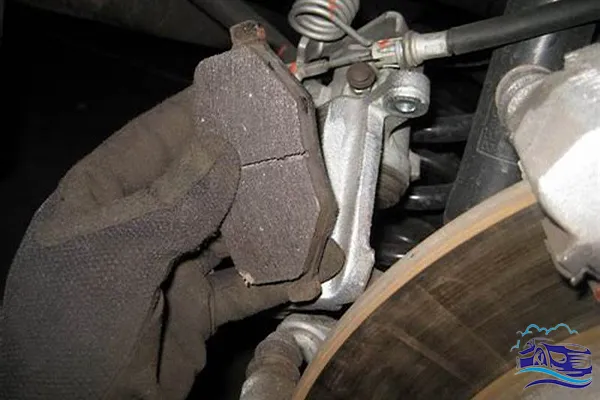 زمان تعویض لنت ترمز زمان تعویض لنت ترمز